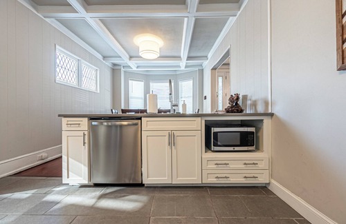 Atlantic City House | Speakeasy, Hot tub, 1920s Family Beach Home, Decked Out Home. Steps to Beach and Boardwalk