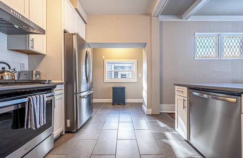 Atlantic City House | Speakeasy, Hot tub, 1920s Family Beach Home, Decked Out Home. Steps to Beach and Boardwalk