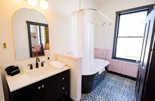 Nevada City Hotel | Speakeasy King Room (Rm 8)