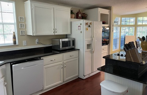 Weeki Wachee Gardens House | SPECIAL DEAL! LUXURY WATERFRONT King & Queen Suites 3 Baths Kayaks Modern