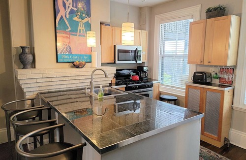 Highland Park Apartment | Special!excellent, Sunny! Duplex! Pvt! Condo! 1.5 Miles to Center