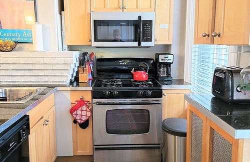 Highland Park Apartment | Special!excellent, Sunny! Duplex! Pvt! Condo! 1.5 Miles to Center