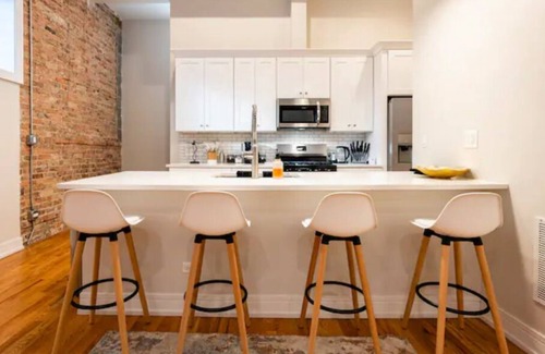 Lower West Side Apartment | Spectacular 3 Bedroom 2.5 Bath 10 Mins from Downtown