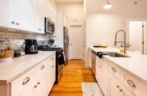 Lower West Side Apartment | Spectacular 3 Bedroom 2.5 Bath 10 Mins from Downtown