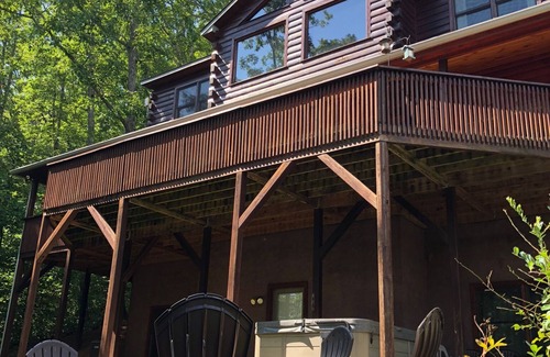 Franklin Cabin | Spectacular 4 bed 4 bath Log Home up Bench Mountain in the Smoky Mountains