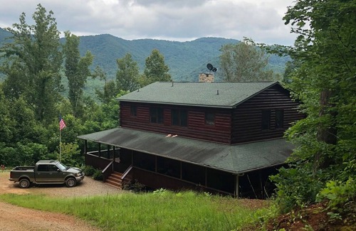 Franklin Cabin | Spectacular 4 bed 4 bath Log Home up Bench Mountain in the Smoky Mountains