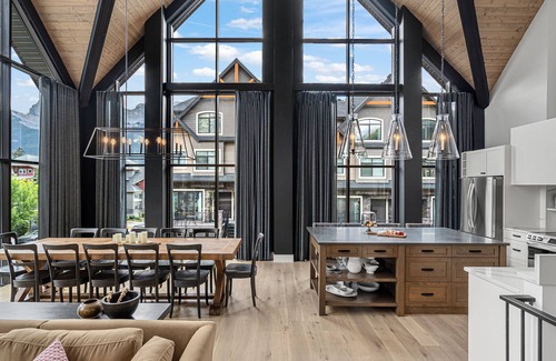 Canmore House | Spectacular 8-BDRM, 8-BATH Mountain Retreat!