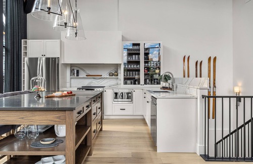 Canmore House | Spectacular 8-BDRM, 8-BATH Mountain Retreat!