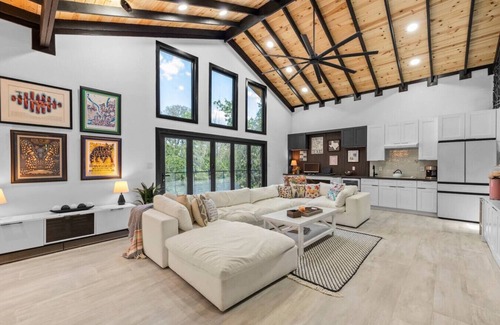 South Lamar House | Spectacular Grand Getaway - Pool Fire Pit Bar