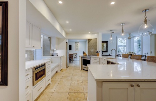 Sea Pines House | Spectacular Home with Pool in Harbour Town! Brand new kitchen! Xmas special!