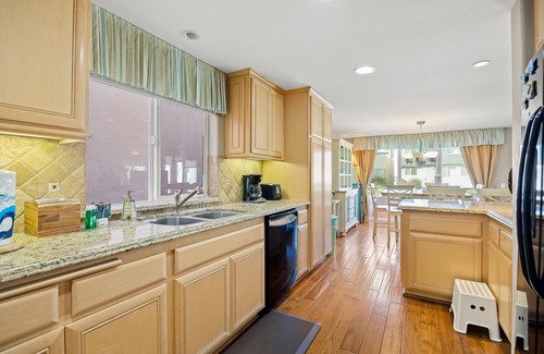 Hollywood Beach House | Spectacular home with rooftop deck, ocean view, & fireplace - 1 block from ocean