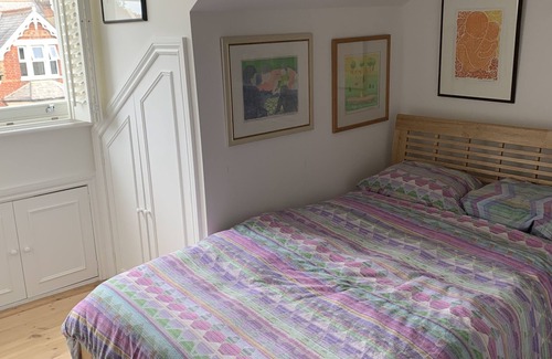 South Richmond House | Spectacular House with Landscaped Garden and Oil Paintings on Every Wall