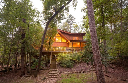 Lake Lure Cabin | Spectacular Log Cabin on Broad River with Private Beach