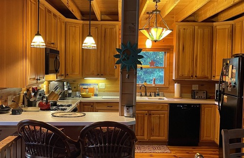 Purlear Cabin | Spectacular Mtn Views-Artfully Decorated. Inviting, Warm & Rustic.