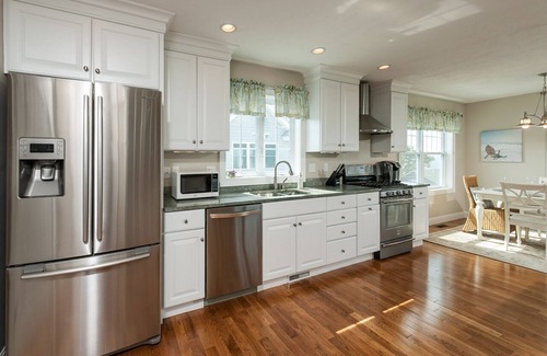 York Beach House | Spectacular Ocean Views. Walking Distance to Beaches and Center.