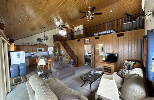 Luxemburg House | Spectacular sunsets and walleye fishing