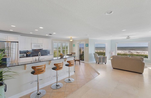 Jacksonville Beach House | Spectacular Retreat Beach House – City Center for numerous SHOPS & Restaurants!