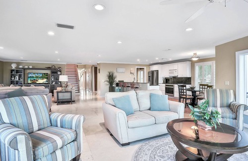 Jacksonville Beach House | Spectacular Retreat Beach House – City Center for numerous SHOPS & Restaurants!