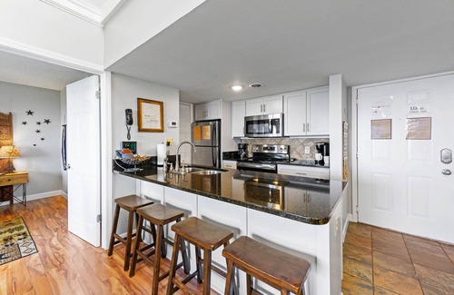 Chalet Village Condo | SPECTACULAR VIEWS✅️FastWiFi/HotTub/Seasonal Pool/Sauna/3.5 miles to Gatlinburg