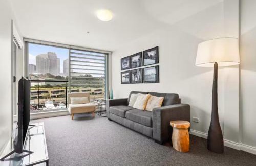 Woolloomooloo Apartment | Spectacular Waterfront with Cosmopolitan Lifestyle