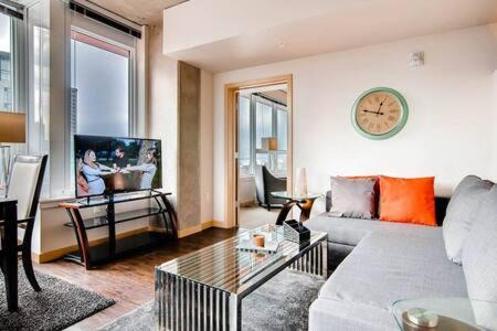 Belltown Apartment | Speechless In Seattle - #1 Location - 2BR - Free Parking - VR1