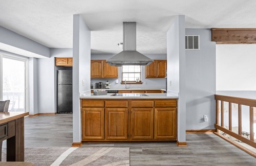 Wayne House | Speedway Retreat | Ideal for Families & Pets