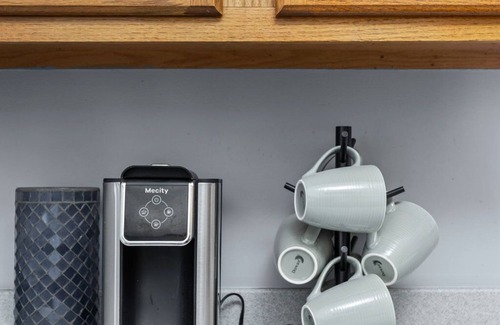 Wayne House | Speedway Retreat | Ideal for Families & Pets