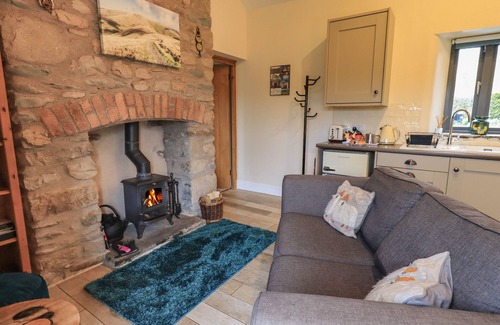 Sedbergh Cottage | SPEIGHT COTTAGE, pet friendly, with hot tub in Sedbergh