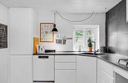 Grenaa House | Spend a nice vacation in this cozy cottage with views over the countryside and large private garden.