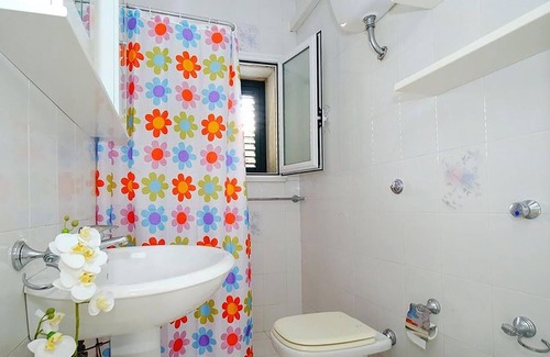 Alezio House | Spend a relaxing vacation in this inviting vacation home.