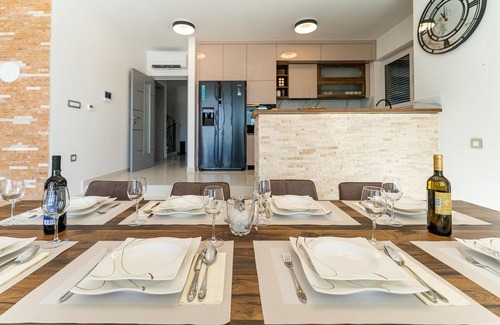 Poljica House | Spend your holiday in this luxurious and modern holiday home with swimming pool.