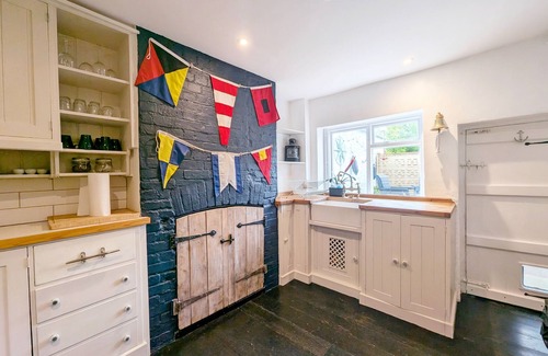 Arundel Cottage | Spindrift - Arundel - Traditional cottage sleeps 4 guests in 2 bedrooms