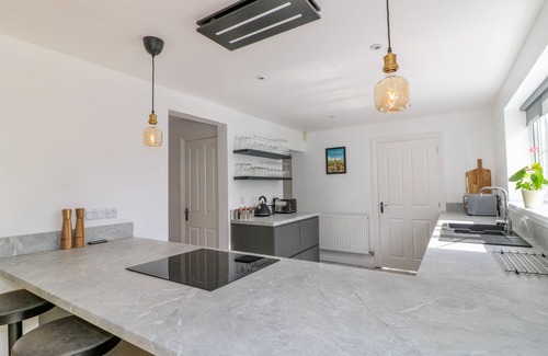 Chesterfield House | SPIRE HAVEN, family friendly, with a garden in Chesterfield