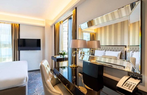 Portsoken Hotel | Spitel Fyeld Corner Suite at Hotel Saints—Close to Top Sights and Cultural Gems