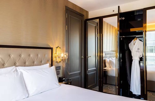 Portsoken Hotel | Spitel Fyeld Junior Suite at Hotel Saint—East End London Views!