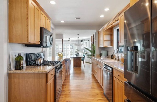 South of Conant House | Splash Haven| Heated Pool| Spacious Living Area| Sleeps 8