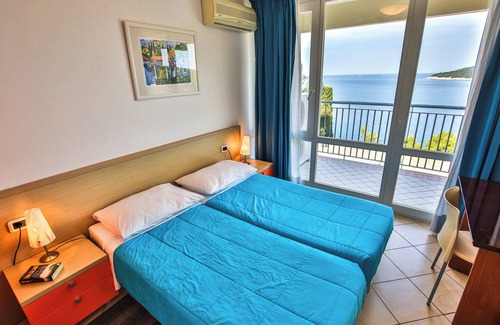 Pula Resort | Splendid Golden Rocks Resort