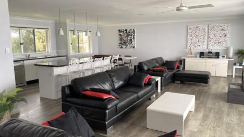 Hawks Nest House | Splendour On Port Stephens!