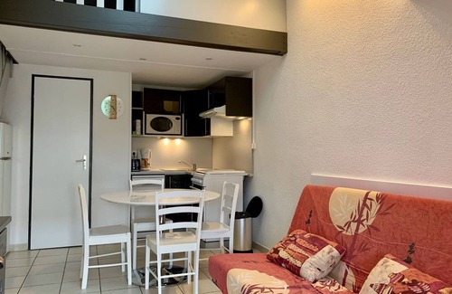 Loupian Apartment | Sport and Relaxation 2 Keys - Cozy Villa with Pool, Tennis, and Private Parking