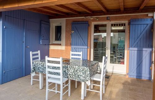 Loupian Apartment | Sport and Relaxation 2 Keys - Cozy Villa with Pool, Tennis, and Private Parking