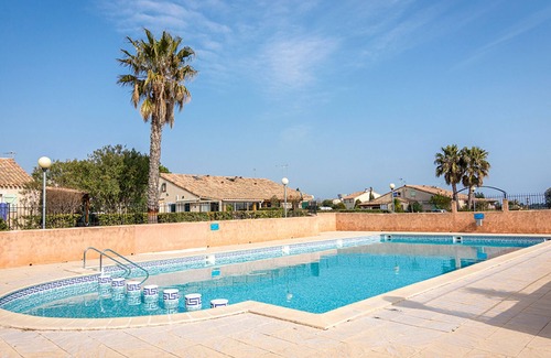 Loupian Apartment | Sport and Relaxation 2 Keys - Cozy Villa with Pool, Tennis, and Private Parking