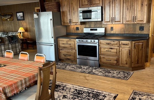 Squaw Lake Cabin | Sportsman’s Dream on Round Lake! Lookout cabin-Minnesota Northwoods-Sleeps 8nn