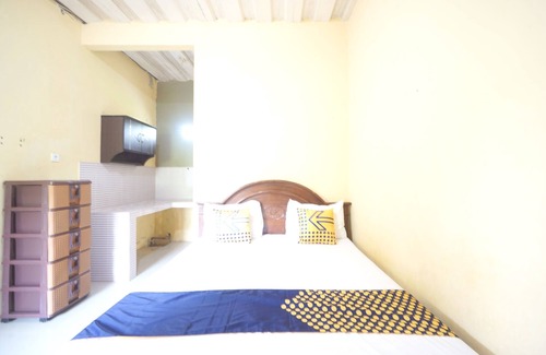 Mojokerto Hotel | SPOT ON 93612 Kencana Homestay Syariah Near Masjid AL-BAROKAH Kanyuran