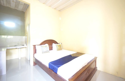 Mojokerto Hotel | SPOT ON 93612 Kencana Homestay Syariah Near Masjid AL-BAROKAH Kanyuran