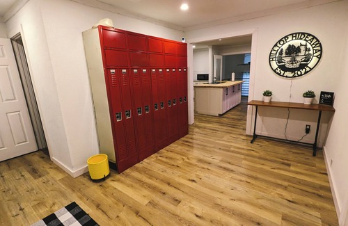 Scroggins House | Sprawling 3-bedroom house in delightful Scroggins with WiFi, AC and lakeview