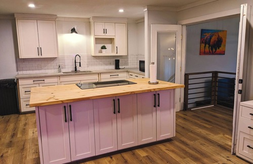 Scroggins House | Sprawling 3-bedroom house in delightful Scroggins with WiFi, AC and lakeview