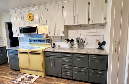 Columbus House | Sprawling 3-bedroom house, luxe amenities, mid-century architecture in Columbus