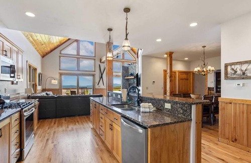 Beech Mountain Cabin | Sprawling Home Atop Beech Mountain