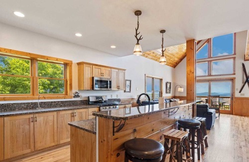 Beech Mountain Cabin | Sprawling Home Atop Beech Mountain