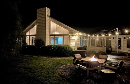 Union Pier House | Sprawling ranch + compound w private pool, sleeps 16, Union Pier Michigann